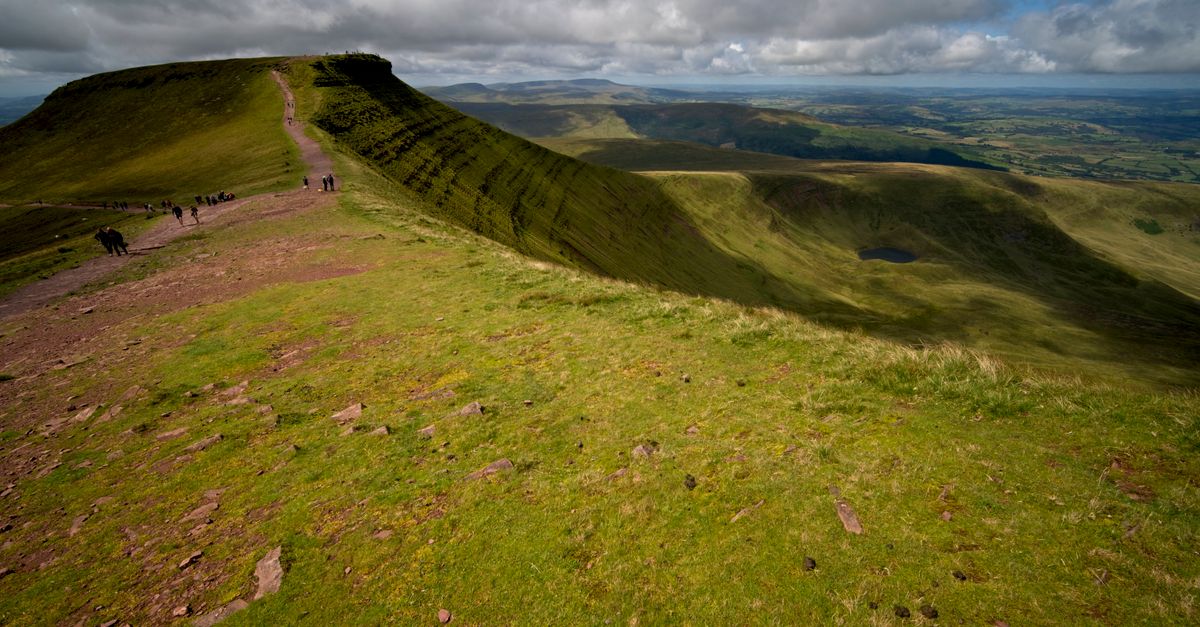 The Complete Guide to Brecon Beacons Wild Camping: Gear, Legalities & Safety for 2026