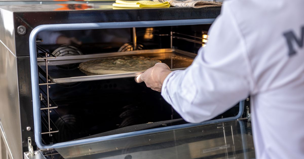 Gas Camping Ovens: The Best Camping Ovens for Real Outdoor Cooking in 2026