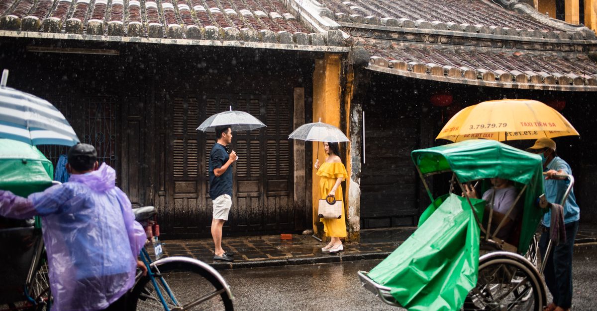 Best Rain Gear for UK Outdoor Living in 2026: How to Stay Dry in British Weather