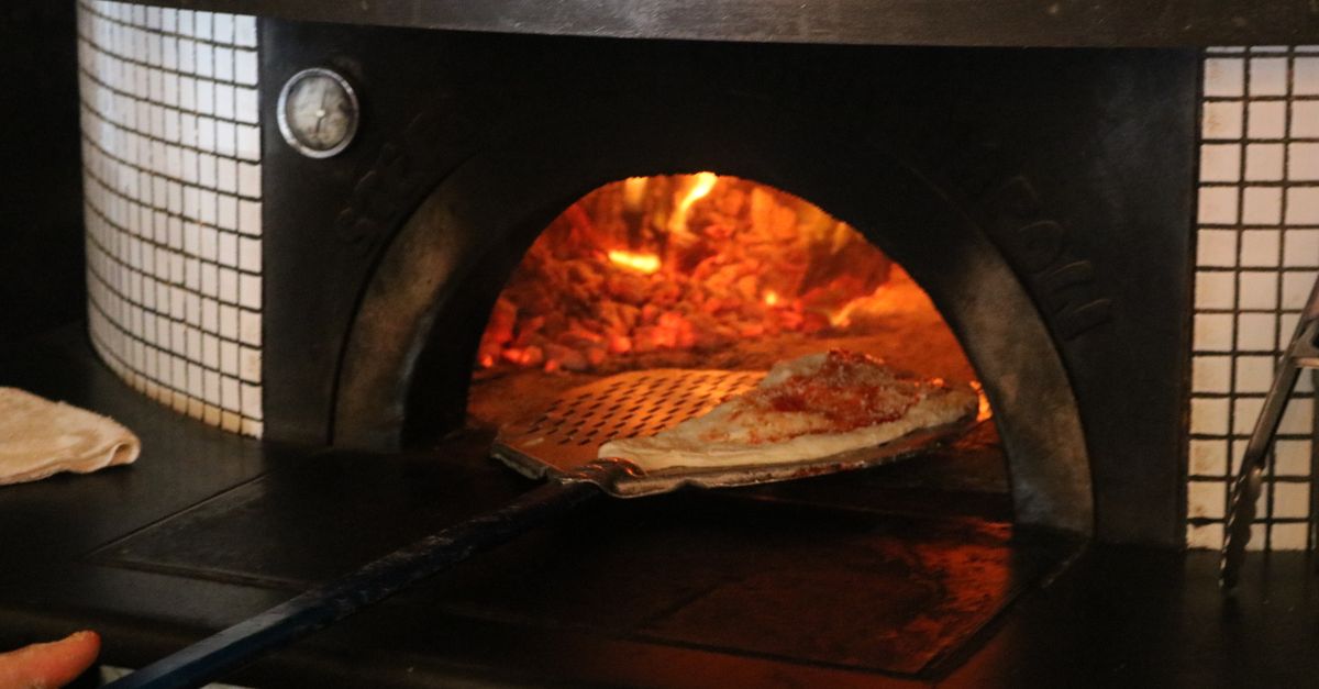 Aldi Gardenline Wood Fired Pizza Oven (2026): Specialbuy Guide, Availability and Honest Comparison