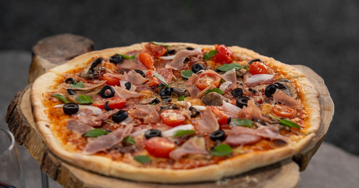 Zanussi ZPO1BPC Pizza Oven: Specs, Price & Ooni Alternatives (2026)